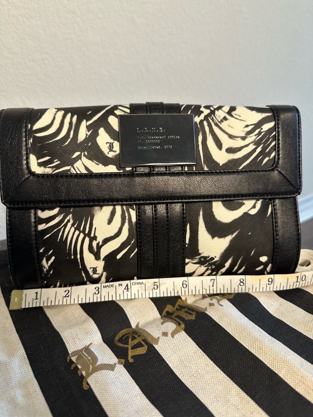 NWT L.A.M.B. Newcombe Black White Graphic Clutch Bag w/ Dust Bag Y2K Vintage - Picture 7 of 9